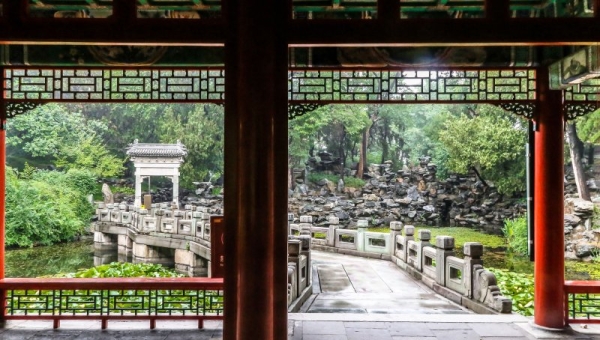 Тысячелетний парк Бейхай в Пекине открыт для всех туристов