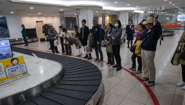 Поток граждан прибывающих в Японию из-за рубежа.
