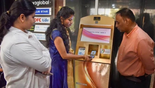 В Индии появился первый в стране банкомат по продаже золота