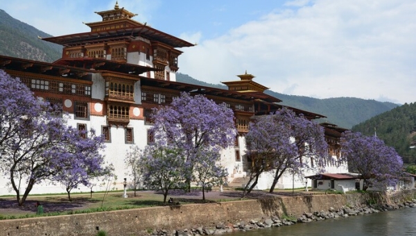 Бутан снизит туристический налог