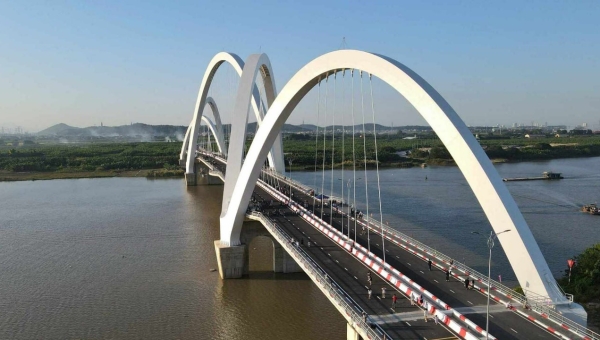 Во Вьетнаме открылся мост с самой высокой стальной аркой в стране
