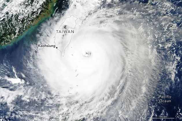 Более 200 авиарейсов отменили на Тайване из-за тайфуна «Коину»