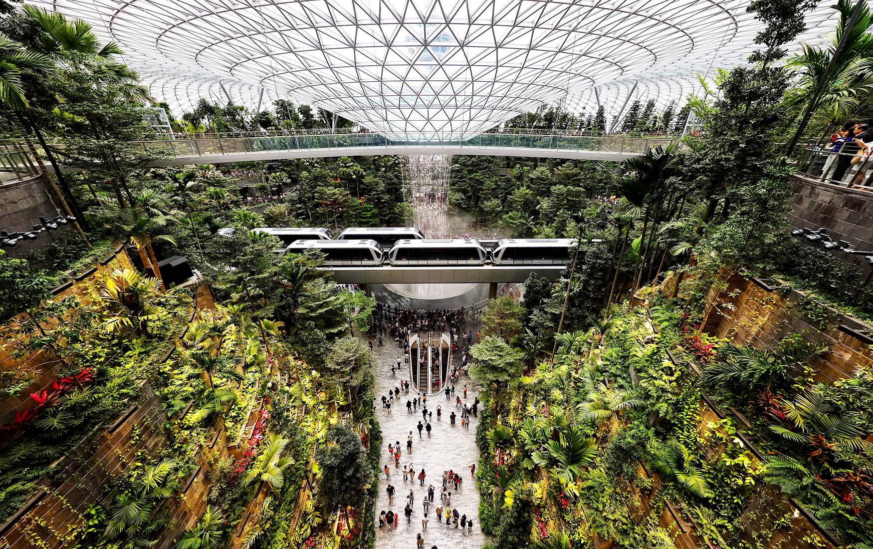 Аэропорт Сингапура открылся после модернизации